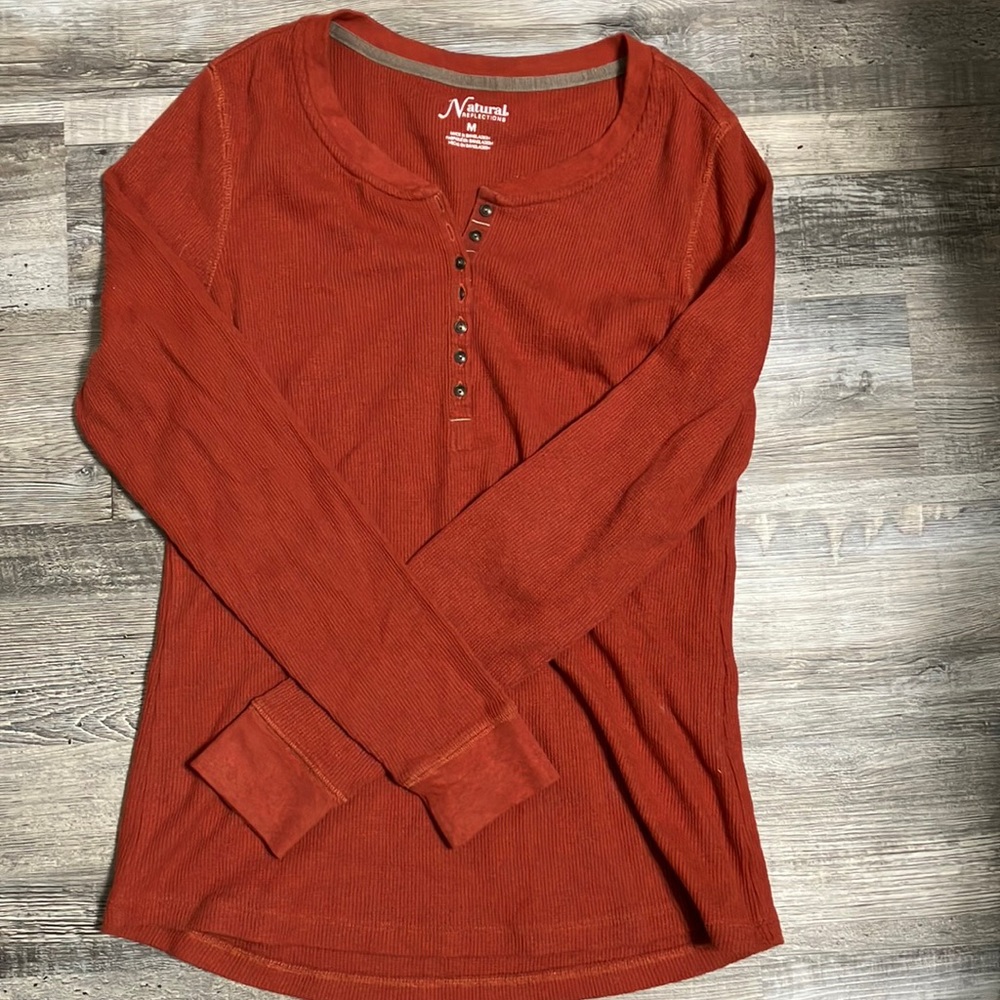 Waffle knit long-sleeved shirt